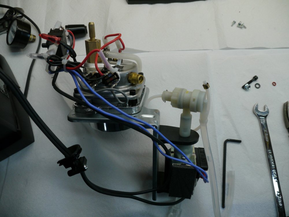 Ben Krasnow Adding a pressure gauge to a Delonghi espresso machine